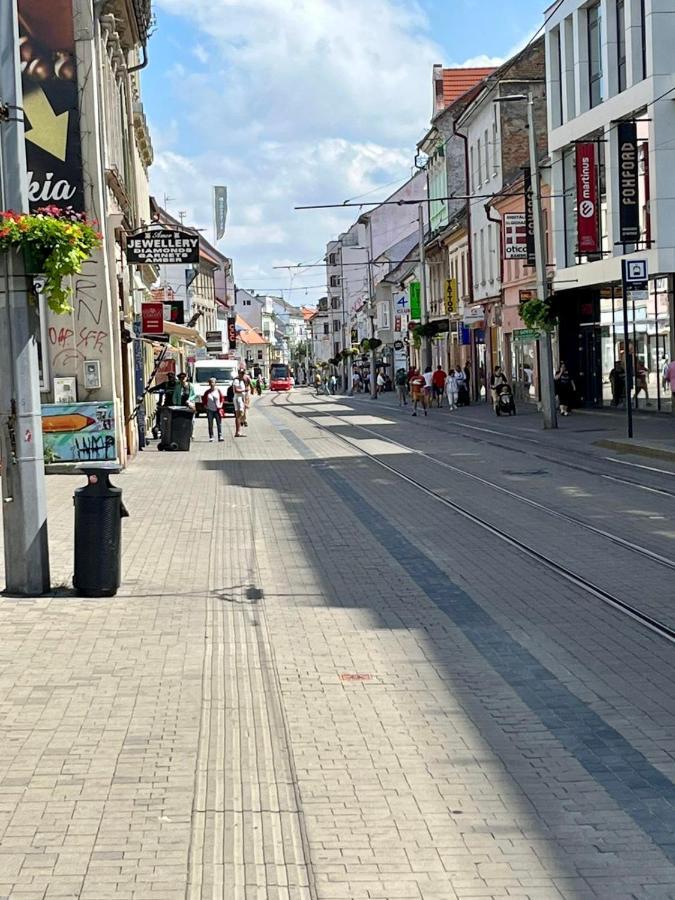 De Luxe 4 May Plaza Bratislava Eksteriør billede