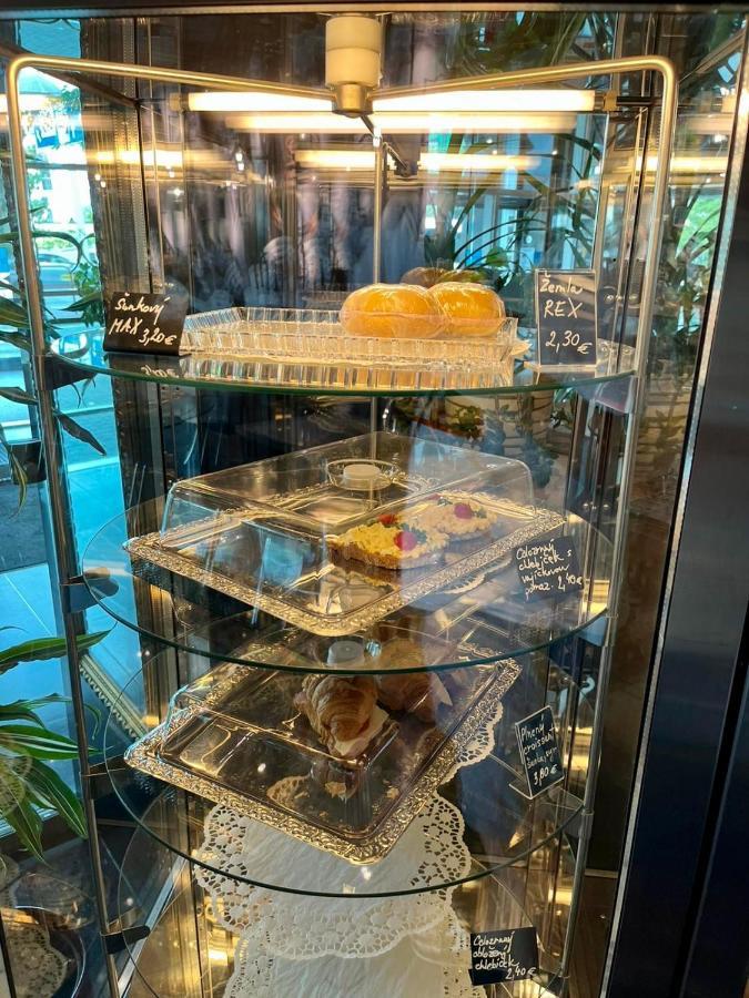 De Luxe 4 May Plaza Bratislava Eksteriør billede