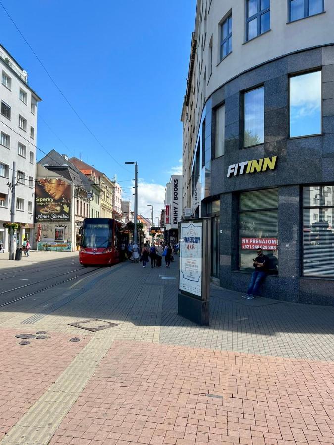 De Luxe 4 May Plaza Bratislava Eksteriør billede