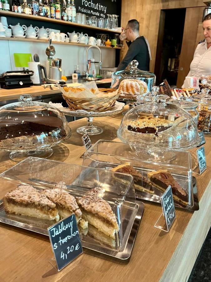 De Luxe 4 May Plaza Bratislava Eksteriør billede