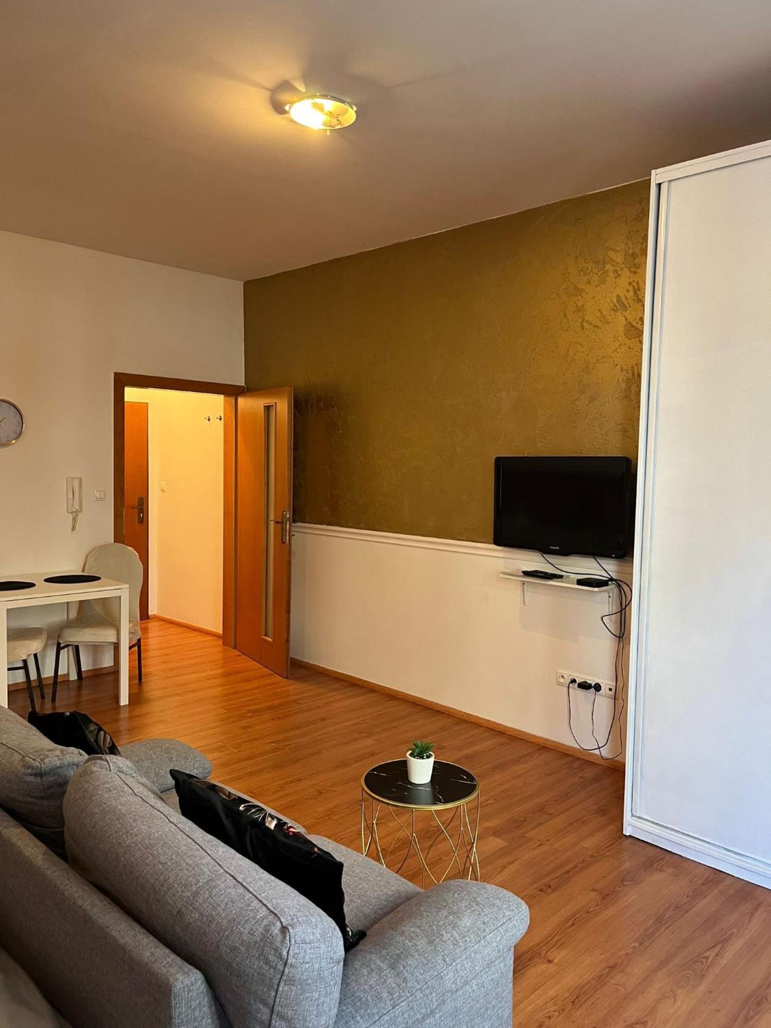 De Luxe 4 May Plaza Bratislava Eksteriør billede